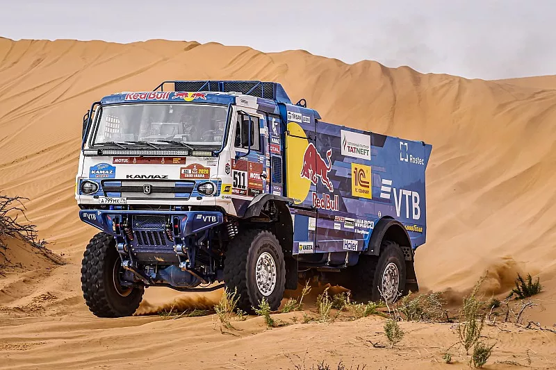 #511 Team KAMAZ Master: Andrey Karginov, Andrey Mokeev, Igor Leonov