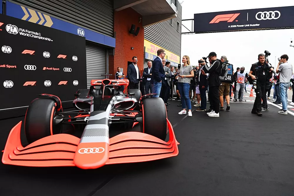 La monoplace de de pr&eacute;sentation d'Audi F1
