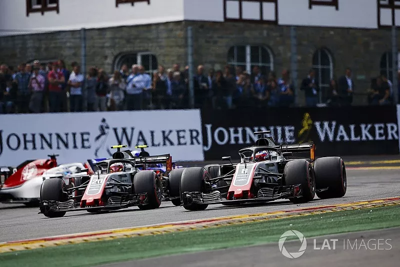 Romain Grosjean, Haas F1 Team VF-18, et Kevin Magnussen, Haas F1 Team VF-18