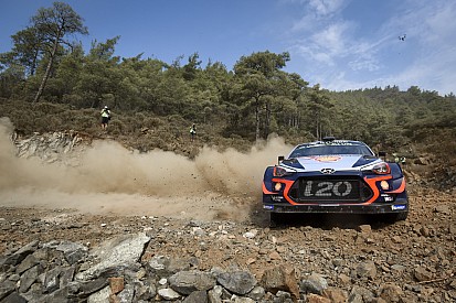 Neuville y Ogier dan un máster en la segunda etapa del Rally de Turquía