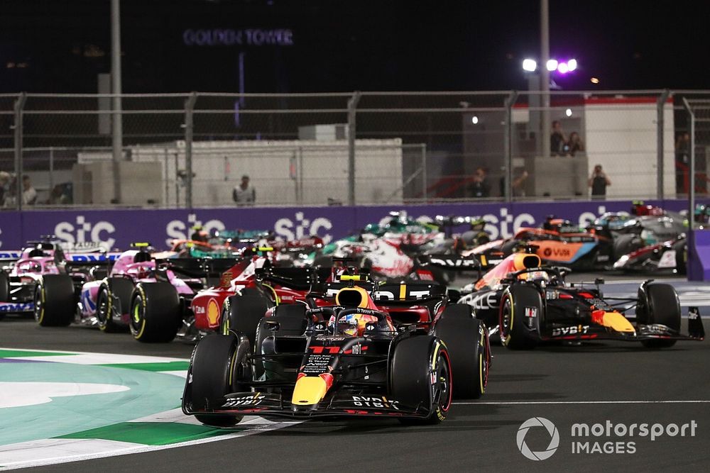 Inicio Sergio Pérez, Red Bull Racing RB18, Charles Leclerc, Ferrari F1-75, Max Verstappen, Red Bull Racing RB18, Carlos Sainz Jr.