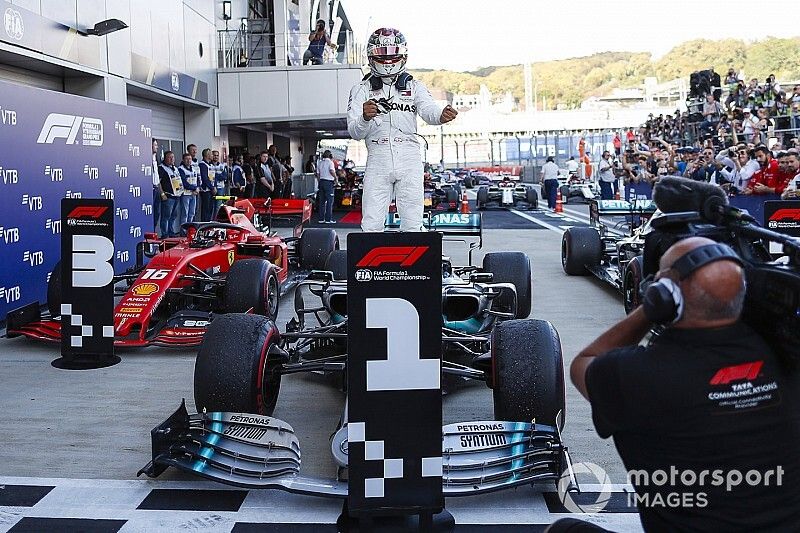 Race winner Lewis Hamilton, Mercedes AMG F1

