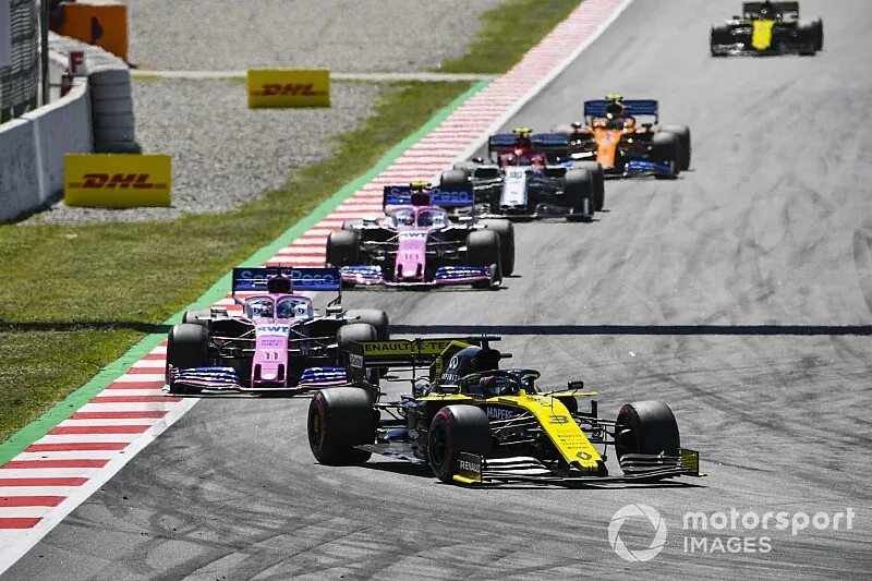 Daniel Ricciardo, Renault R.S.19, leads Sergio Perez, Racing Point RP19, Lance Stroll, Racing Point RP19, and Antonio Giovinazzi, Alfa Romeo Racing C38