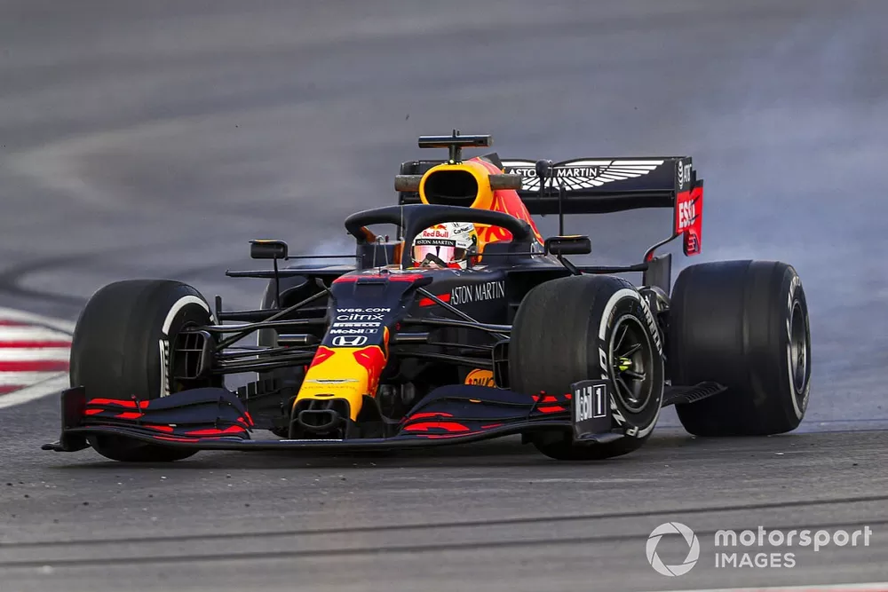 Max Verstappen, Red Bull Racing RB16, spins