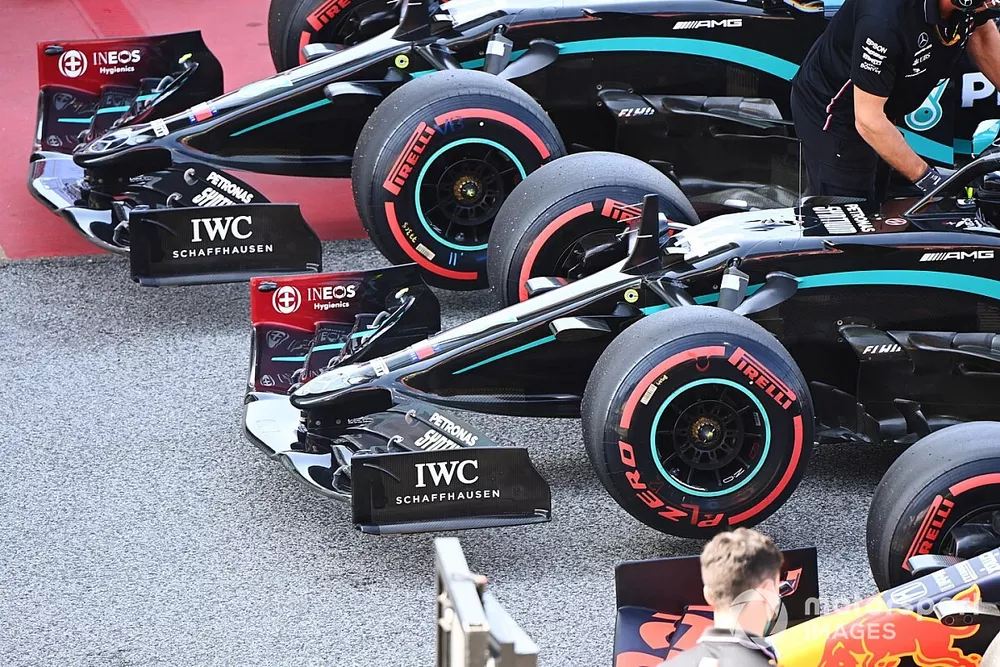 De auto's van Lewis Hamilton en Valtteri Bottas, Mercedes F1 W11 EQ Performance