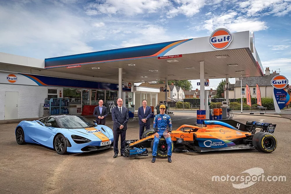 Mike Flewitt, CEO McLaren Automotive, Mike Jones, CEO Gulf Oil International Ltd, Zak Brown, CEO McLaren Racing, Lando Norris, piloto de McLaren Racing