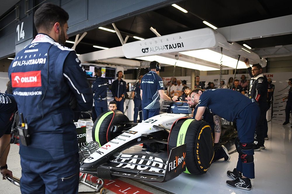 Mecánica en el garaje con Nyck de Vries, AlphaTauri AT04