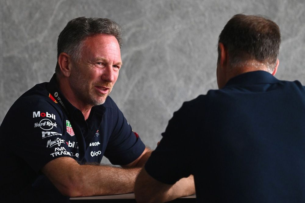 Oliver Mintzlaff, diretor administrativo da Red Bull GmbH, Christian Horner, diretor de equipe da Red Bull Racing