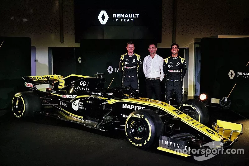 Daniel Ricciardo, Renault Sport F1 Team, Nico Hulkenberg, Renault Sport F1 Team, Cyril Abiteboul, Managing Director Renault Sport F1