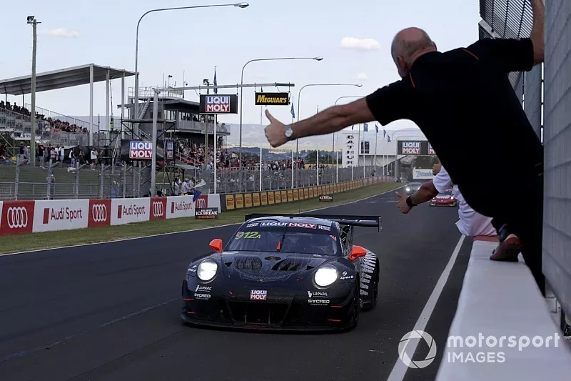 Racewinnaar #912 EBM Porsche 911 GT3-R: Dirk Werner, Dennis Olsen, Matt Campbell