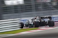 Hamilton se supera e bate Verstappen para fazer a pole do GP da Rússia