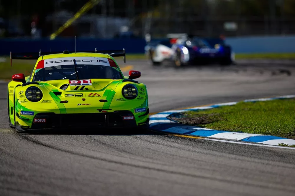 #911 Manthey Porsche 911: Thomas Preining, Klaus Bachler, Ricardo Feller