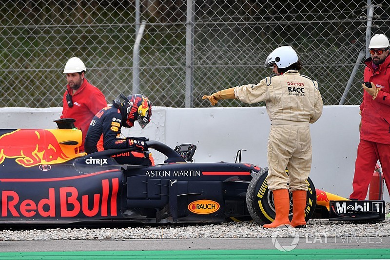 Red Bull: Verstappen frenato da un guasto al cambio della RB14
