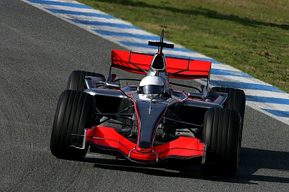 Tarihte bugün: Alonso, 2007 için McLaren'la anlaşıyor