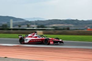 F-E: Atual campeão, Rowland lidera último dia de testes em Valência; Drugovich é 17º e di Grassi 19º