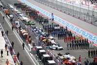 Dwa samochody każdego producenta