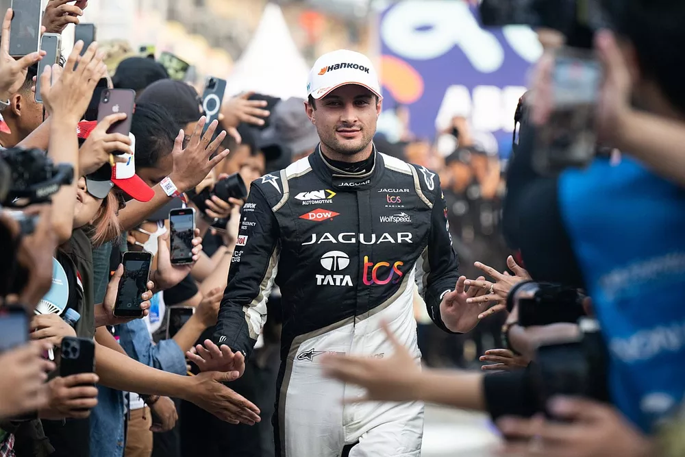 Mitch Evans, Jaguar Racing , 3rd position, makes his way to the podium ceremony