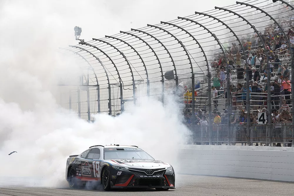 Race winner Martin Truex Jr, Joe Gibbs Racing, Toyota Camry
