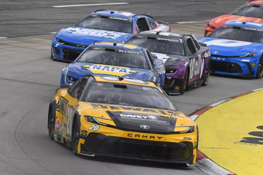 Christopher Bell, Joe Gibbs Racing Toyota; Chase Elliott, Hendrick Motorsports Chevrolet; Kyle Larson, Hendrick Motorsports Chevrolet