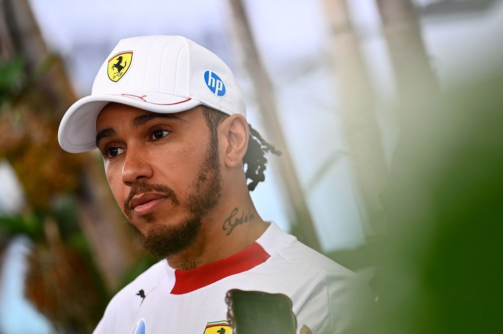 Hamilton depois de uma discussão no rádio: "Não se desculpe por ser um lutador"