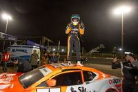 NASCAR Brasil: Gabryel Romano vai ao topo do pódio da Challenge nas 100 Milhas noturnas