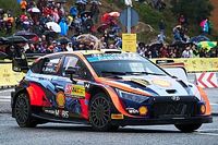 Niewielkie r&oacute;żnice za liderem, wypadek Sarrazina