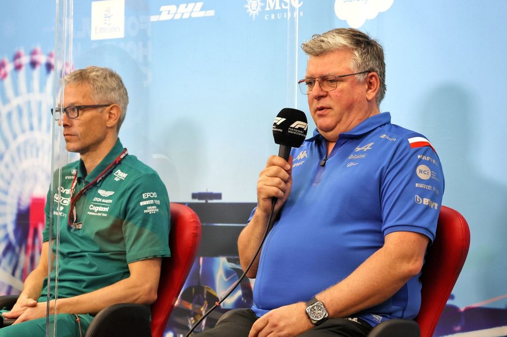 Mike Krack, director del equipo Aston Martin F1, Otmar Szafnauer, director del equipo Alpine F1, en la conferencia de prensa de los directores de equipo