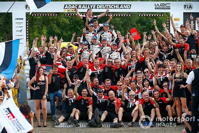 Podio: Ganador Ott T&auml;nak, Martin J&auml;rveoja, Toyota Gazoo Racing WRT Toyota Yaris WRC. segundo lugar Kris Meeke, Sebastian Marshall, Toyota Gazoo Racing WRT Toyota Yaris WRC, tercer lugar Jari-Matti Latvala, Miikka Anttila, Toyota Gazoo Racing WRT Toyota Yaris WRC con el equipo
