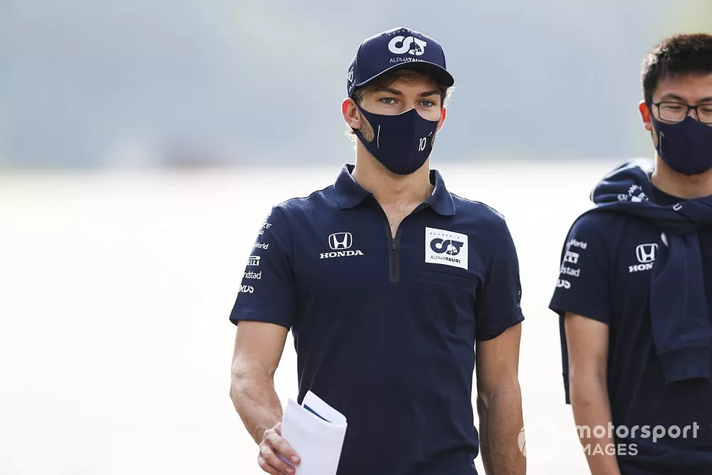 Pierre Gasly, AlphaTauri, walks the track with team mates