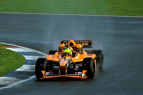 F1 para tr&ecirc;s pessoas: Relembre projeto ousado da Arrows h&aacute; 25 anos 