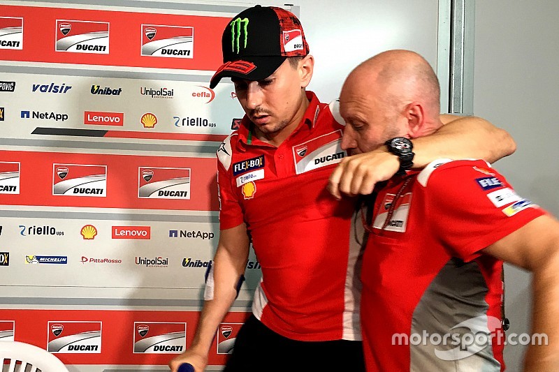 Ducati asume la responsabilidad de la caída de Lorenzo, pero no da detalles