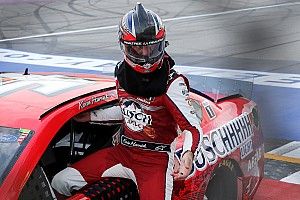 Harvick rządzi w Michigan