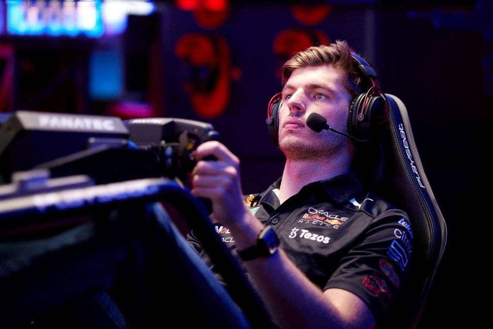 Max Verstappen in de simulator, Red Bull Racing 
