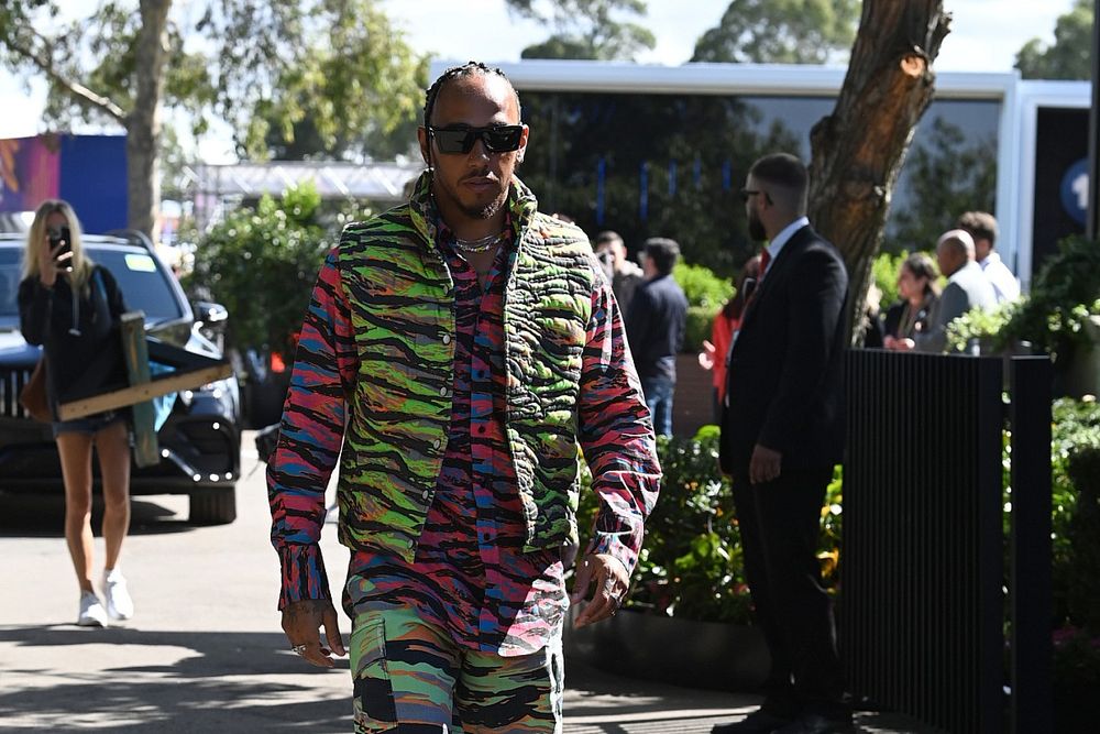 Lewis Hamilton, Mercedes-AMG, llega al GP de Australia