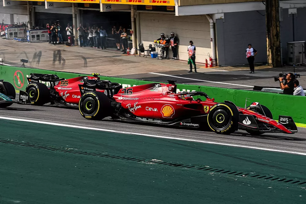 Carlos Sainz, Ferrari F1-75, Charles Leclerc, Ferrari F1-75