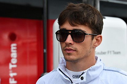 Ferrari herziet plannen: Leclerc mogelijk toch vervanger van Raikkonen