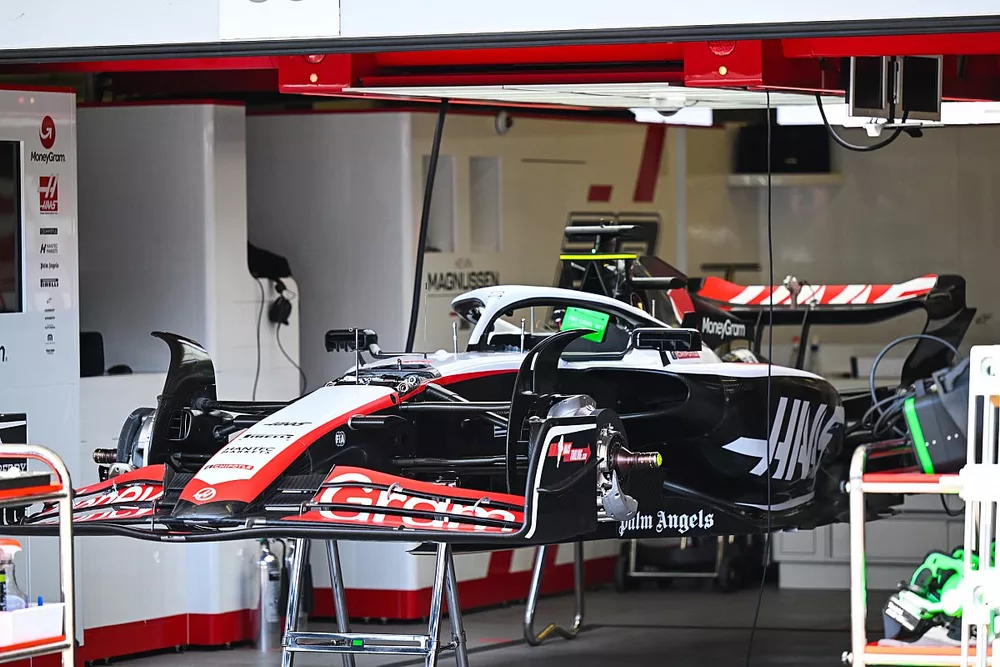 Dettaglio del garage dei box Haas