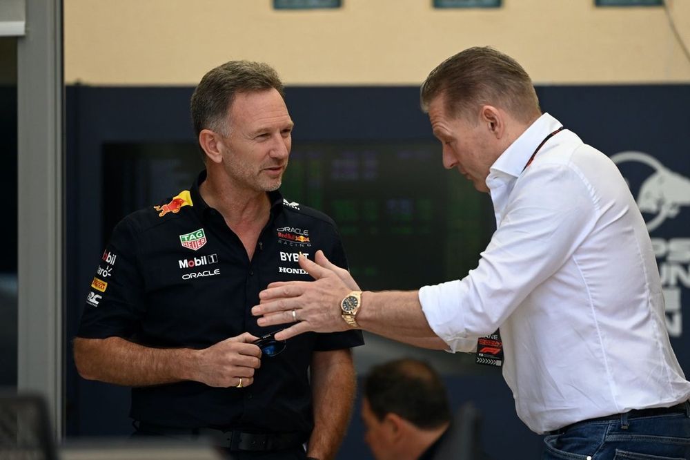 Christian Horner, director de Red Bull Racing, con Jos Verstappen