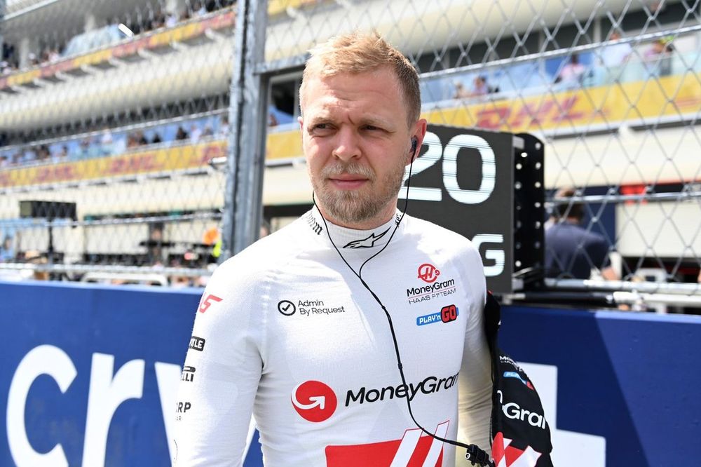 Kevin Magnussen, Haas F1 Team, on the grid