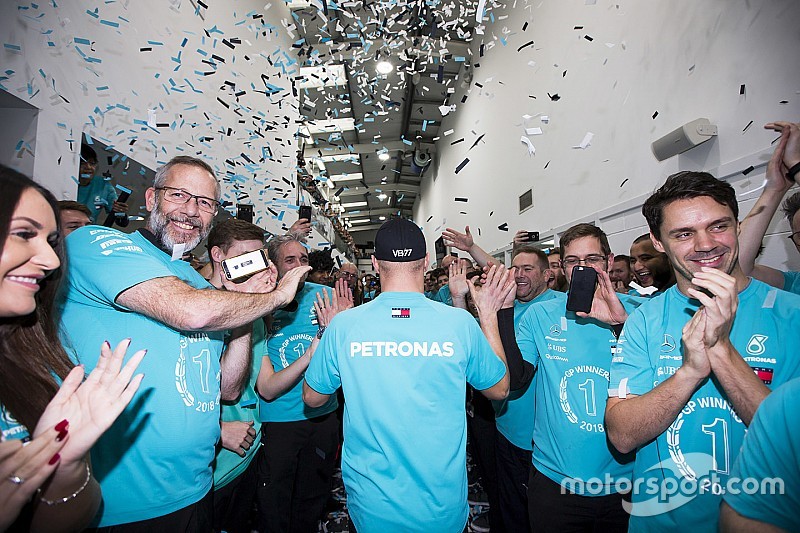 Bottas szerint lenyűgöző az, amit Hamilton csinál, aki minden sikerét megérdemli