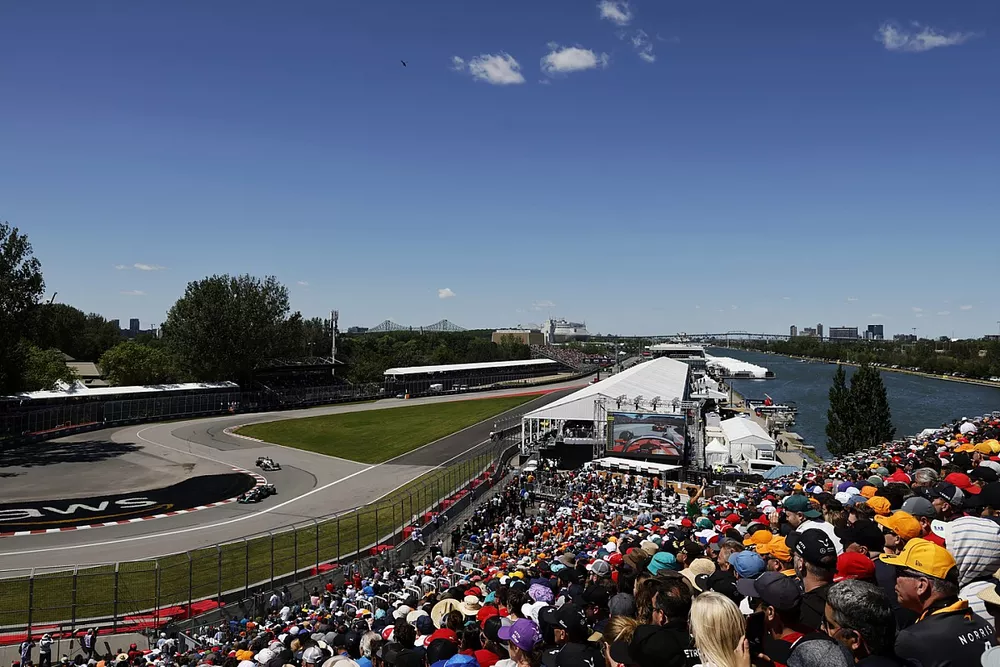 Lance Stroll, Aston Martin AMR22, Yuki Tsunoda, AlphaTauri AT03