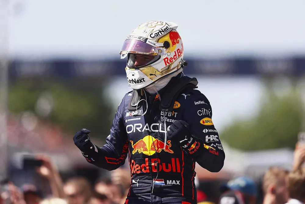Max Verstappen, Red Bull Racing, celebra en parc ferme su victoria