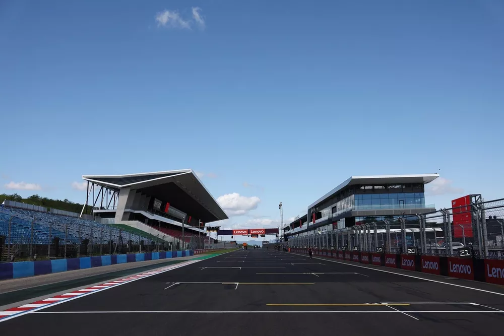 General view of the main straight
