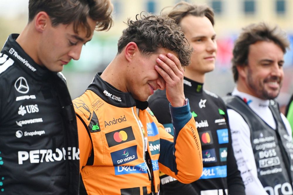 アゼルバイジャンGP国歌斉唱中にF1ドライバーたちが笑いをこらえきれなかった理由