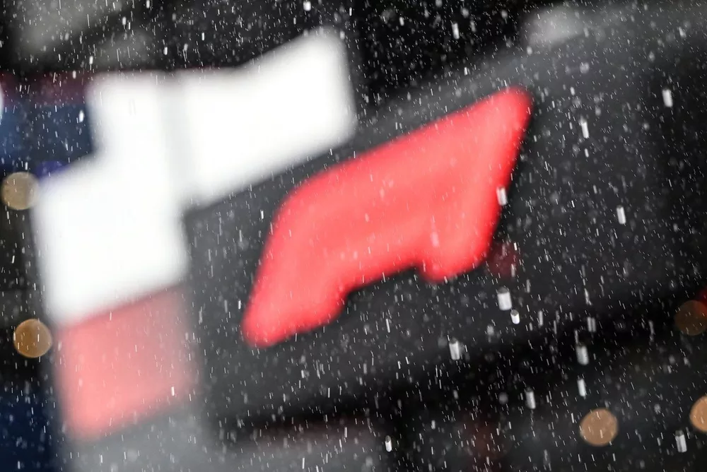 La pluie tombe dans le paddock