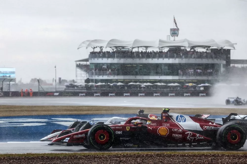 Lewis Hamilton, Ferrari, Esteban Ocon, Haas F1 Team