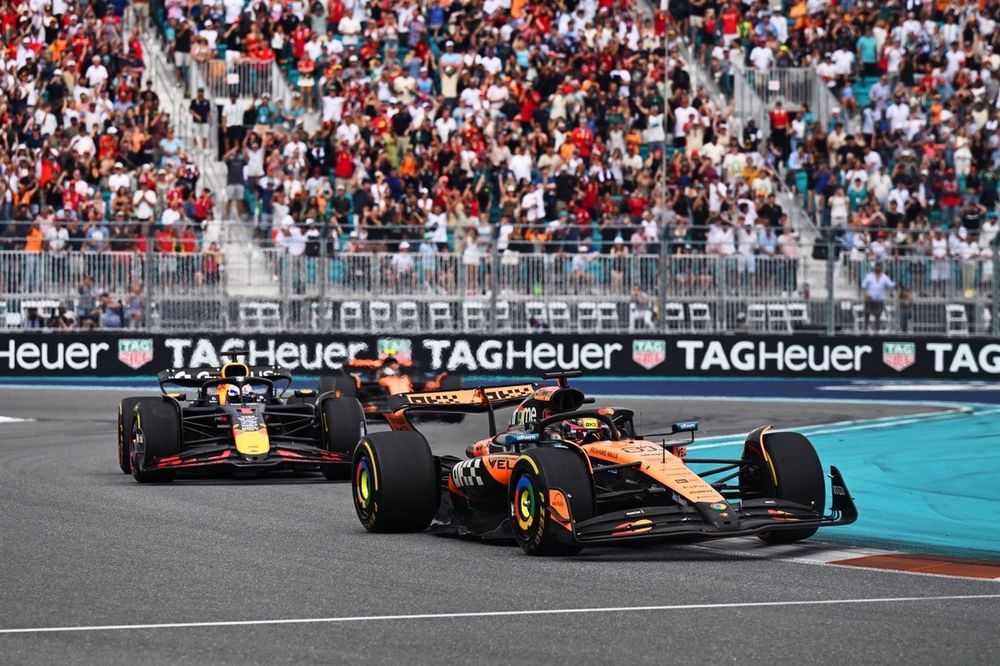 Oscar Piastri, McLaren, Max Verstappen, Red Bull Racing