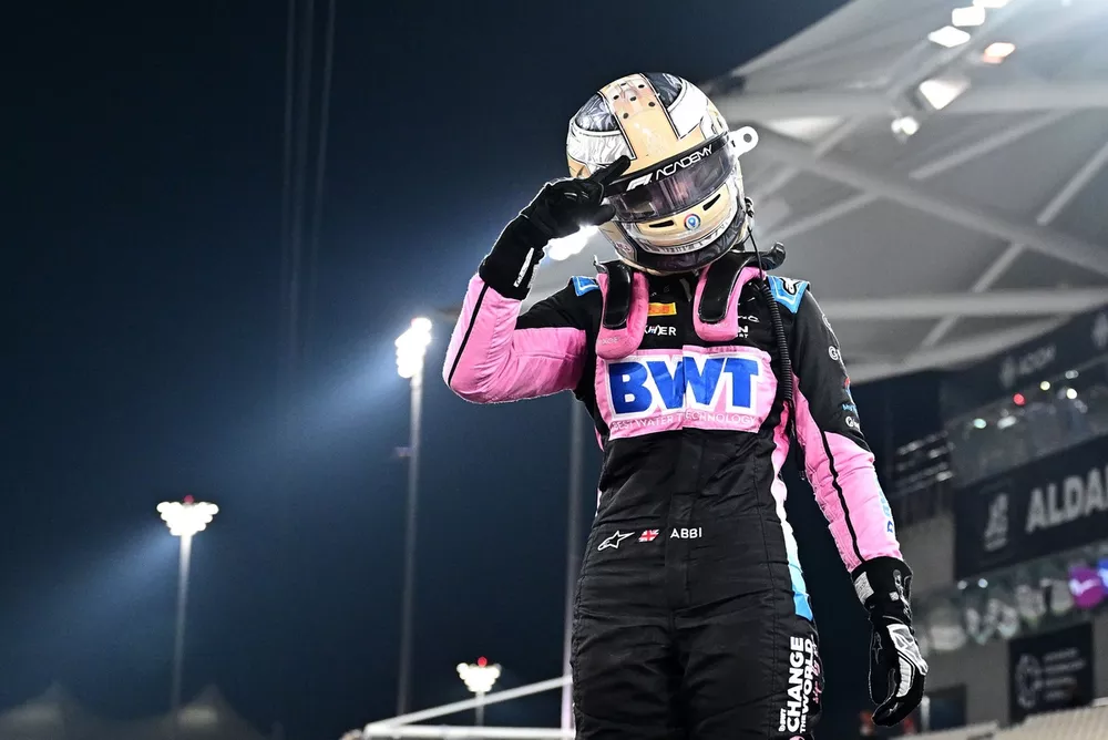 La ganadora Abbi Pulling, Rodin Motorsport, lo celebra