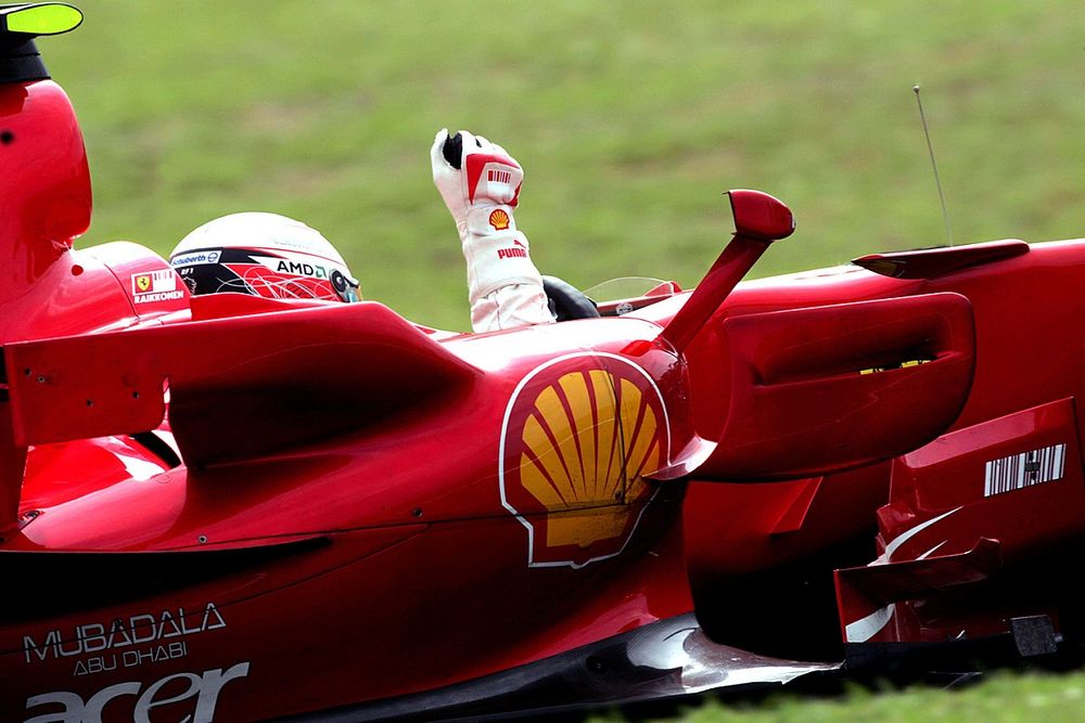 Campeón del Mundo Kimi Raikkonen, Ferrari F2007 celebra