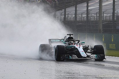 Hamilton voa na chuva e conquista pole na Hungria